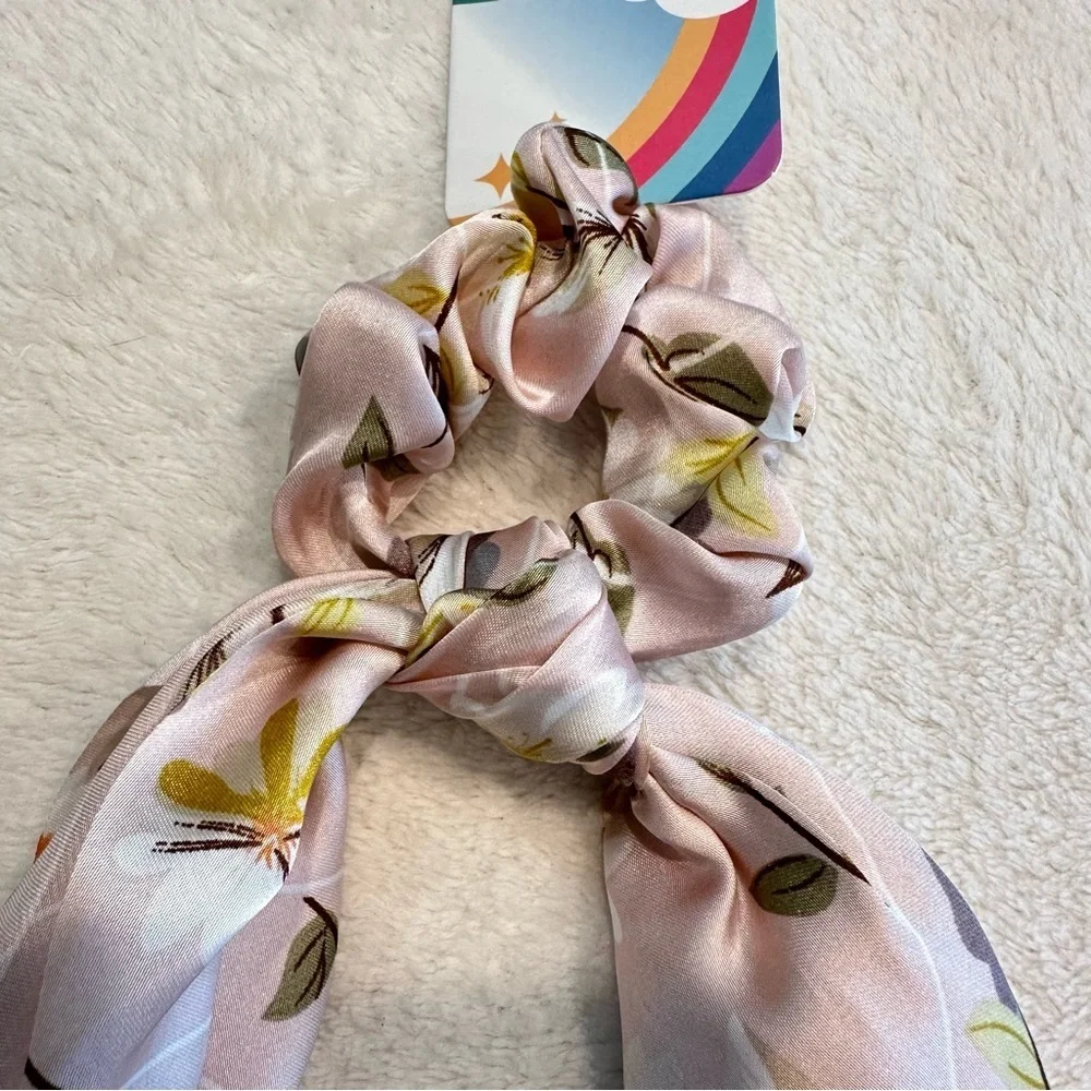 NWT Marta Scrunchie Bow Pink Floral Hair Tie